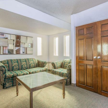 Days Inn By Wyndham Camarillo - Ventura Esterno foto