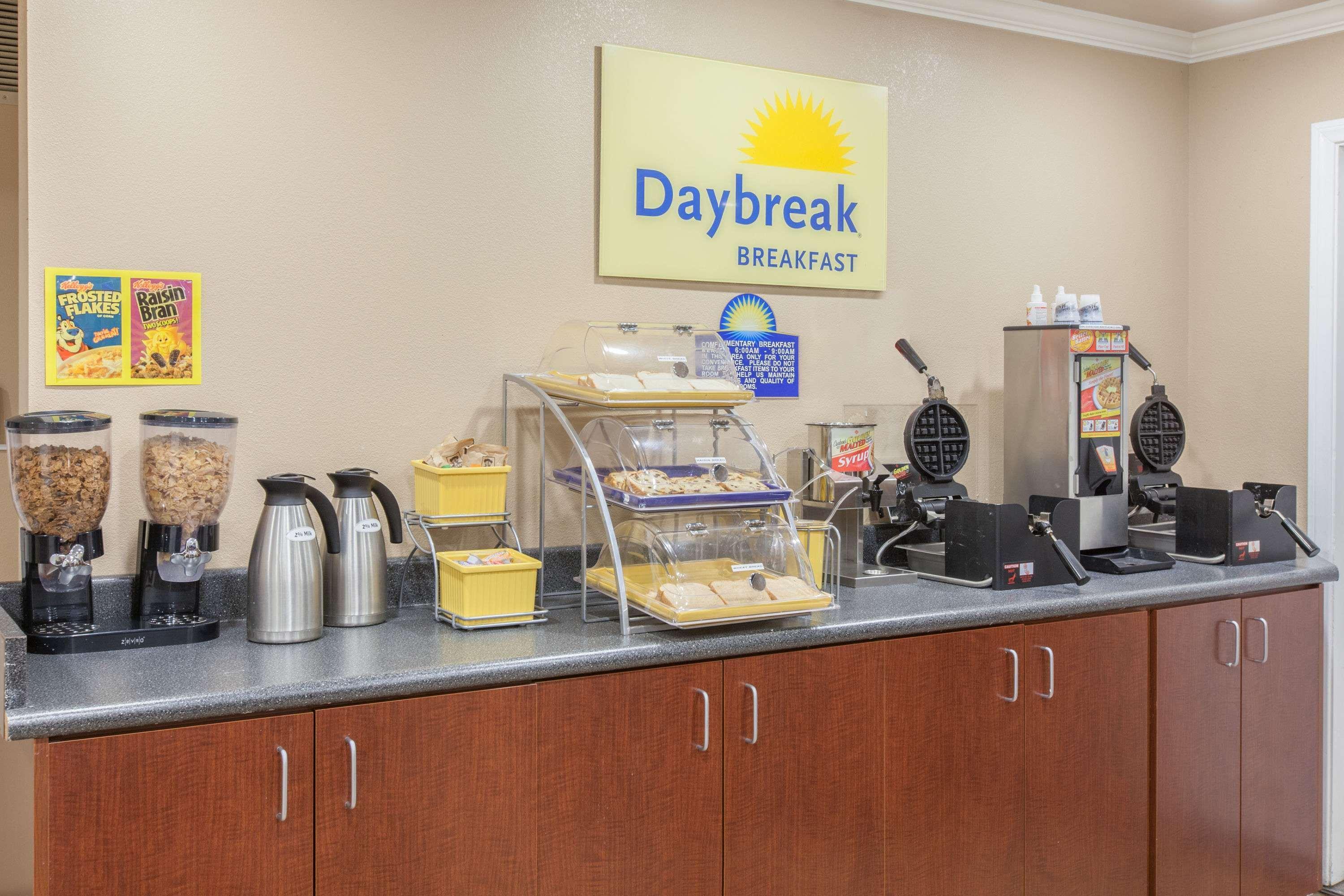 Days Inn By Wyndham Camarillo - Ventura Esterno foto