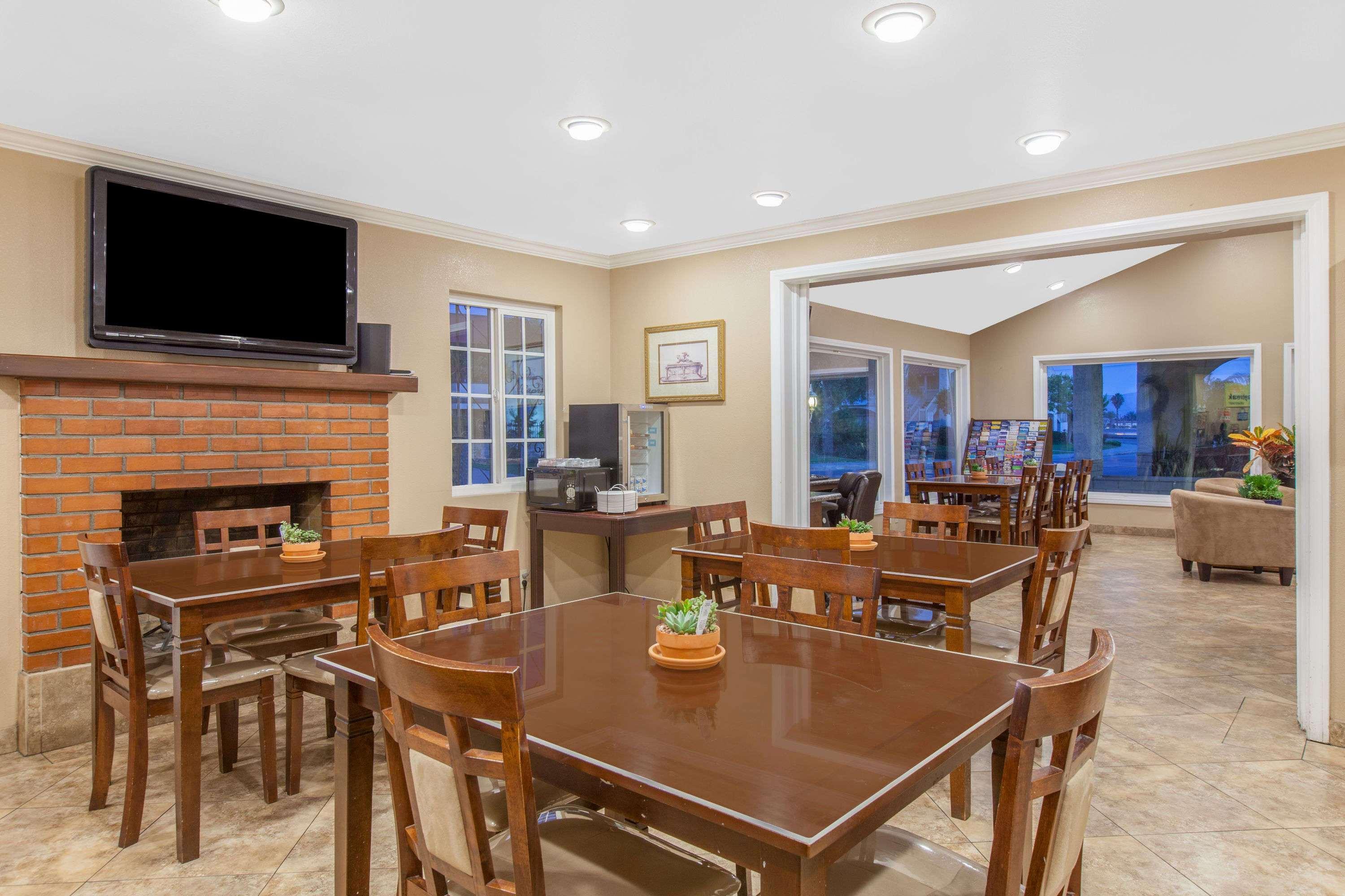 Days Inn By Wyndham Camarillo - Ventura Esterno foto