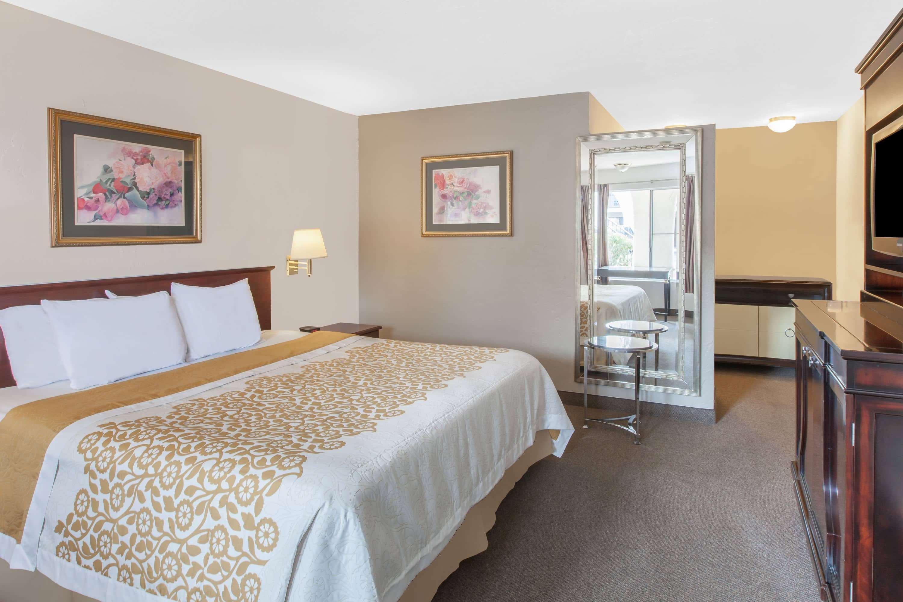 Days Inn By Wyndham Camarillo - Ventura Esterno foto