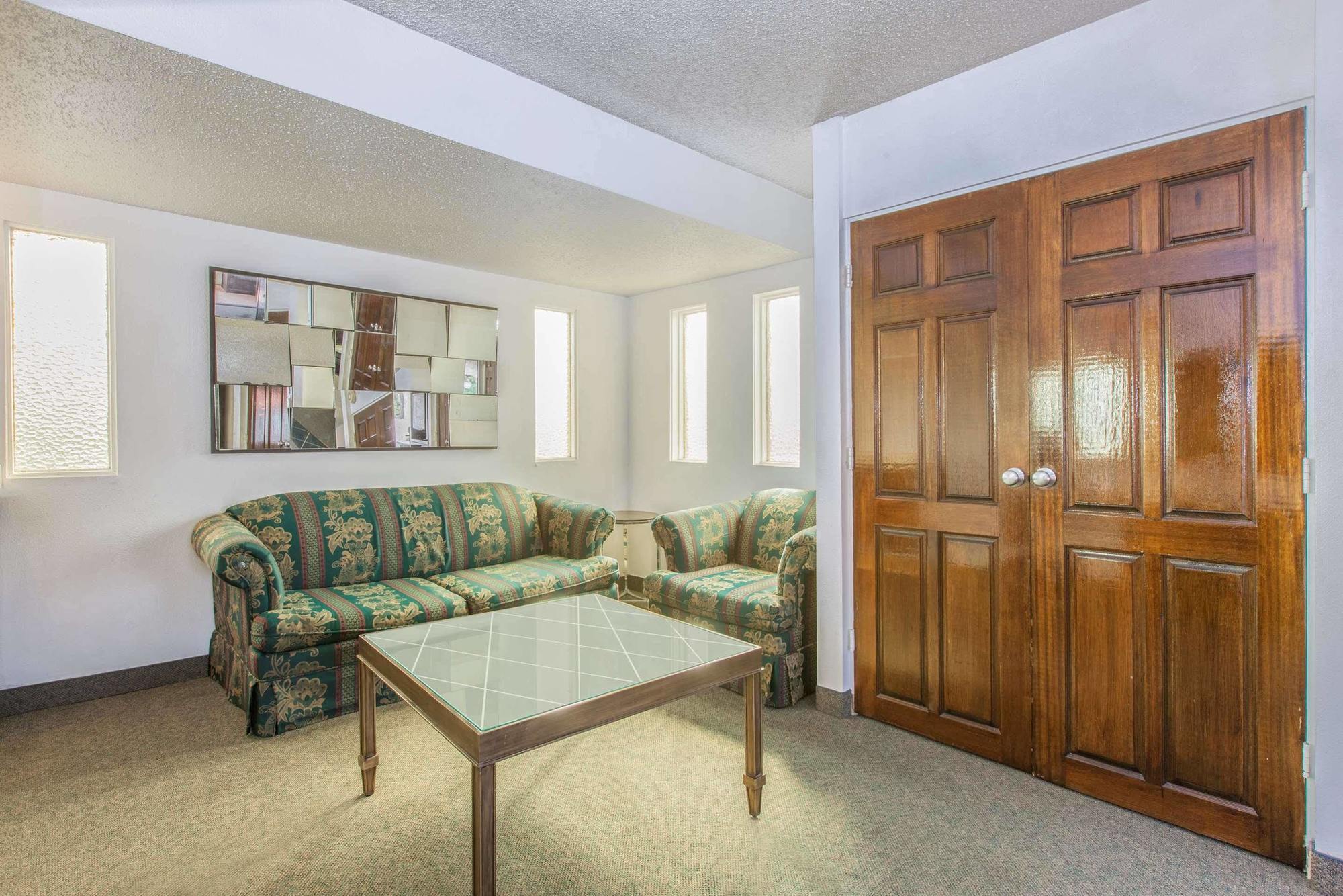 Days Inn By Wyndham Camarillo - Ventura Esterno foto