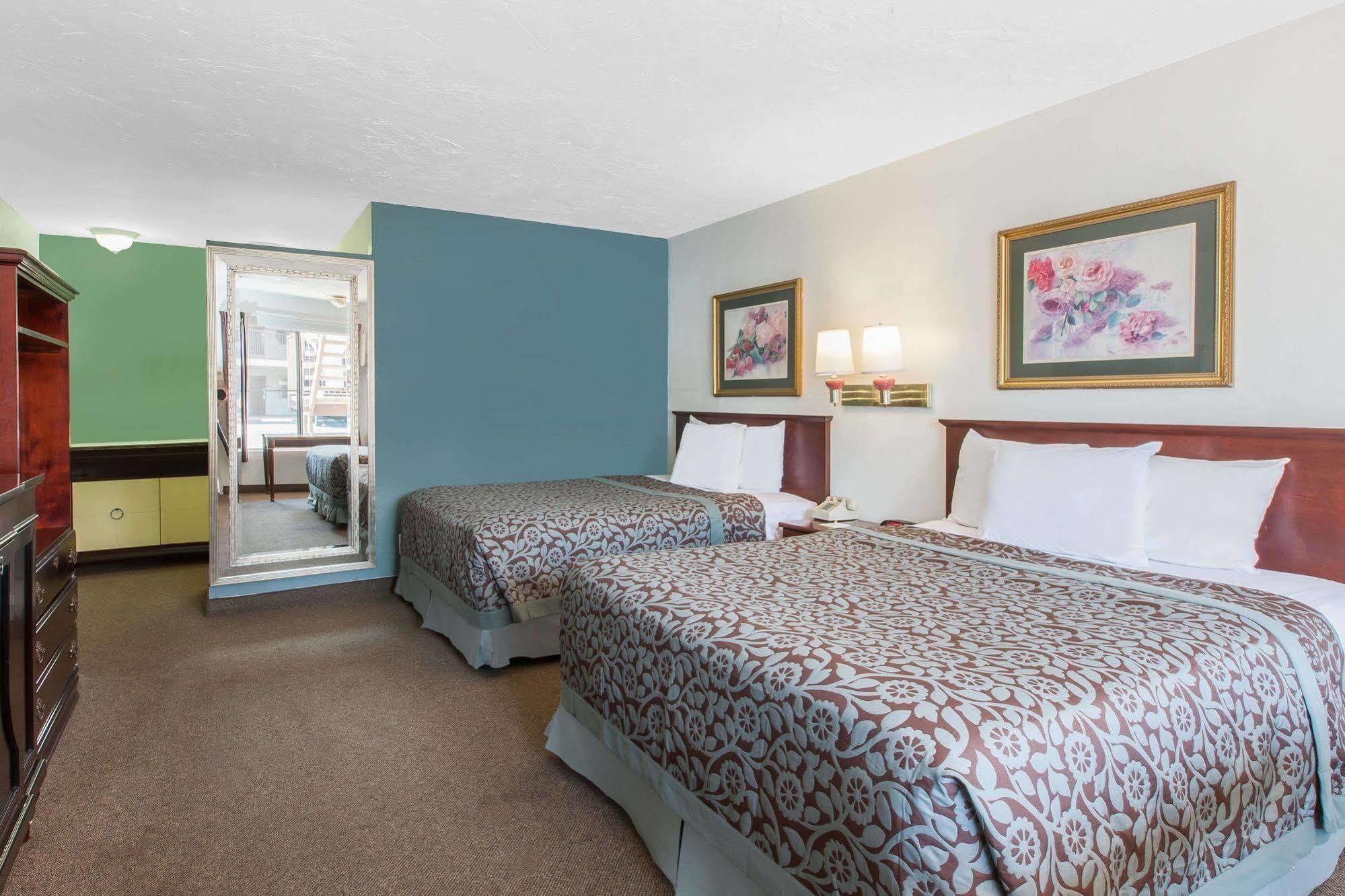 Days Inn By Wyndham Camarillo - Ventura Esterno foto